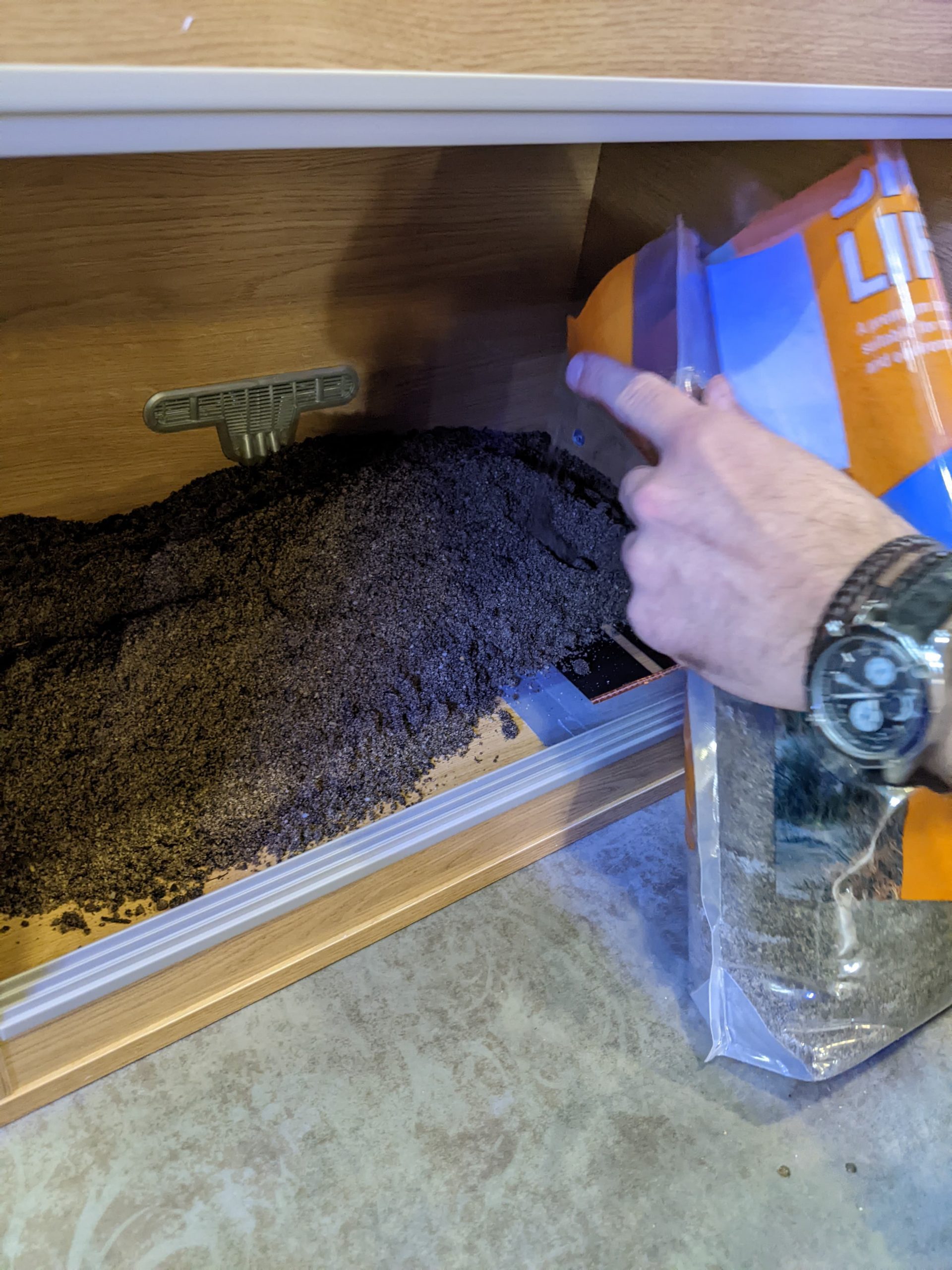 feel free to pile in lots of substrate to the vivarium